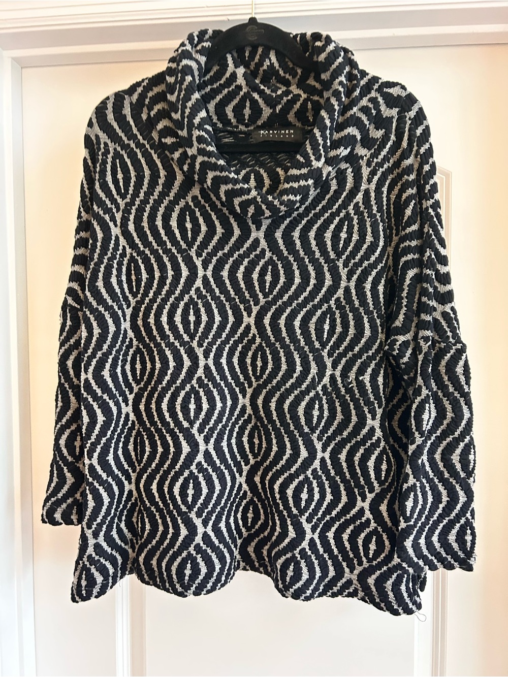 Karvinen Finland Textured Knit Sweater Cowl Neck Black White large